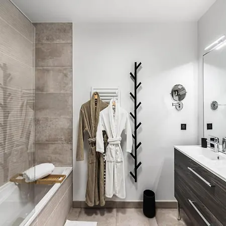 Silver - A Apartment *